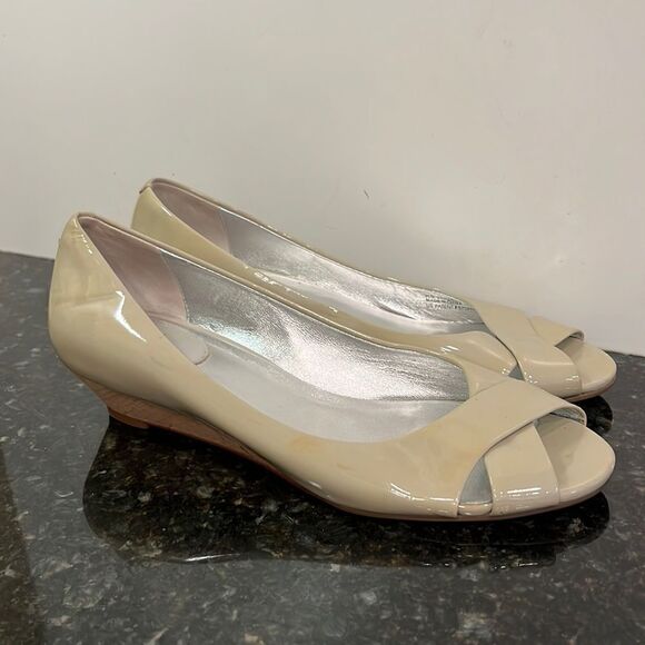 Cole Haan Women’s Tan Patent  Melina Criss Cross Open Toe Cork Wedge . Size 8B - Picture 1 of 8